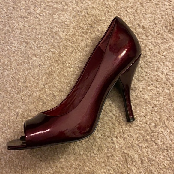 BCBG dark red peep toe heels - Picture 3 of 8